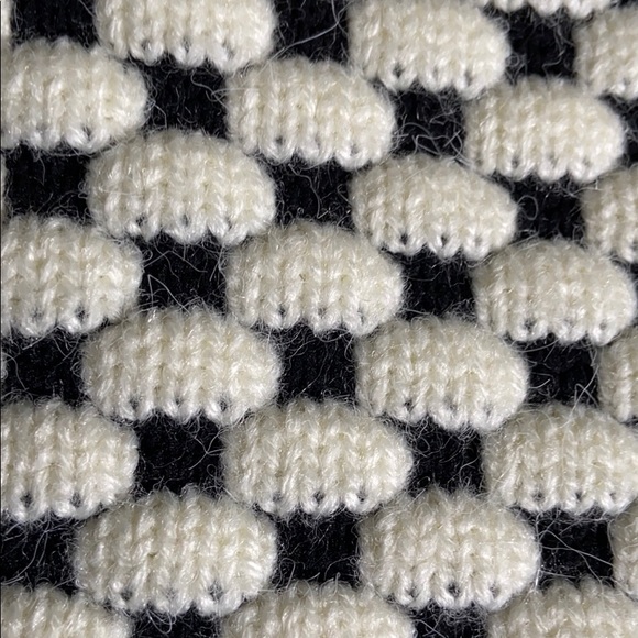 ❤️🆕NWOT TEXTURED KNIT SWEATER❤️ - Picture 6 of 13